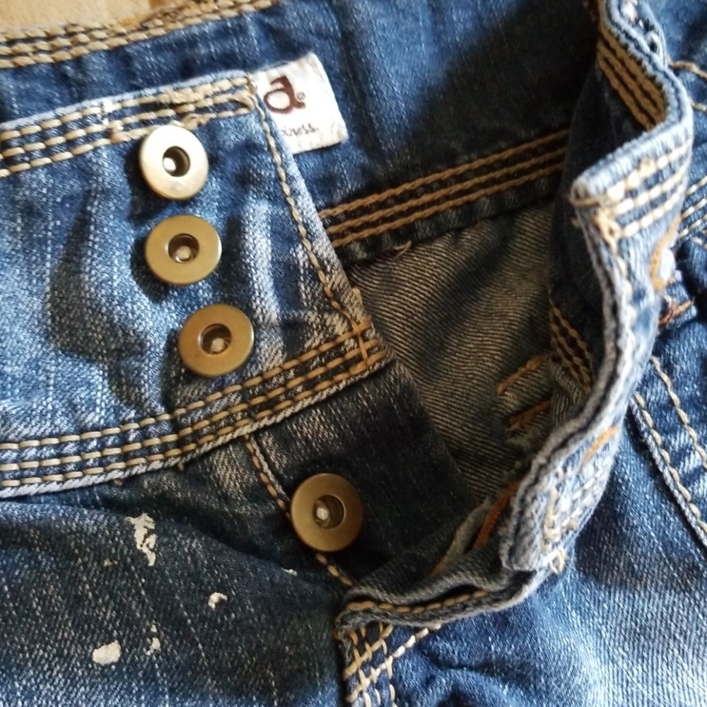 Shorts - Picture 3 of 4